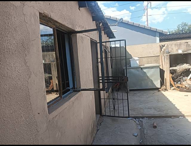 3 BEDROOM FREEHOLD FOR SALE IN WINDMILL PARK